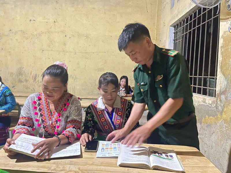 Thiếu tá Hơ Văn Di - tấm gương sáng pháp luật vùng biên