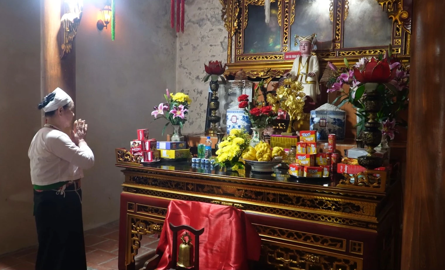Đền Bạch Y Công chúa: Bình yên giữa tán cây rừng