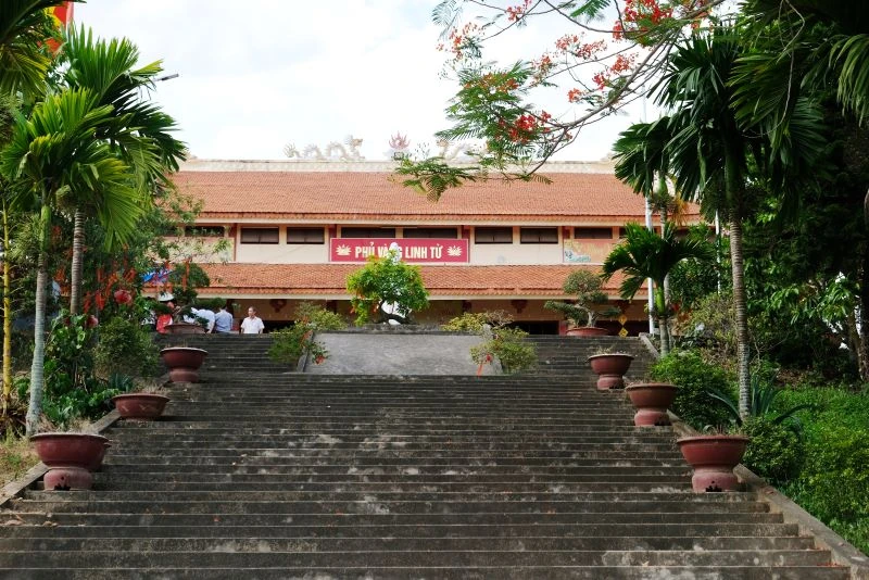 Về nơi thờ Thánh Mẫu Liễu Hạnh