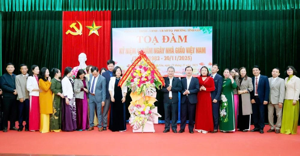 Phường Tĩnh Gia tọa đàm kỷ niệm 43 năm Ngày Nhà giáo Việt Nam