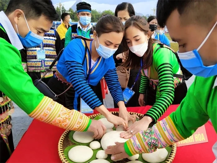Tham gia Ngày hội Văn hóa dân tộc Mông lần thứ IV