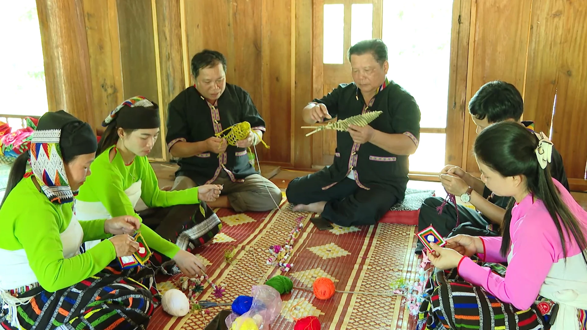 Sắc màu cây bông trong văn hóa người Thái