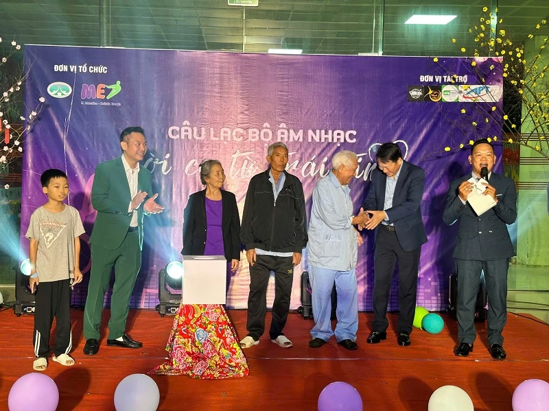 “Tết gần bên ta” – Lời ca từ trái tim, mang tết về bệnh viện