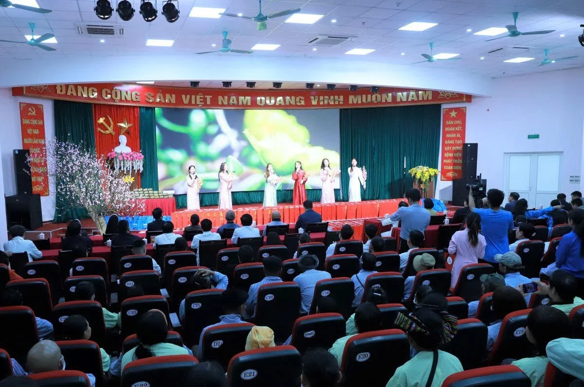 “Xuân yêu thương - Tết sum vầy” sẻ chia cùng bệnh nhân ung thư