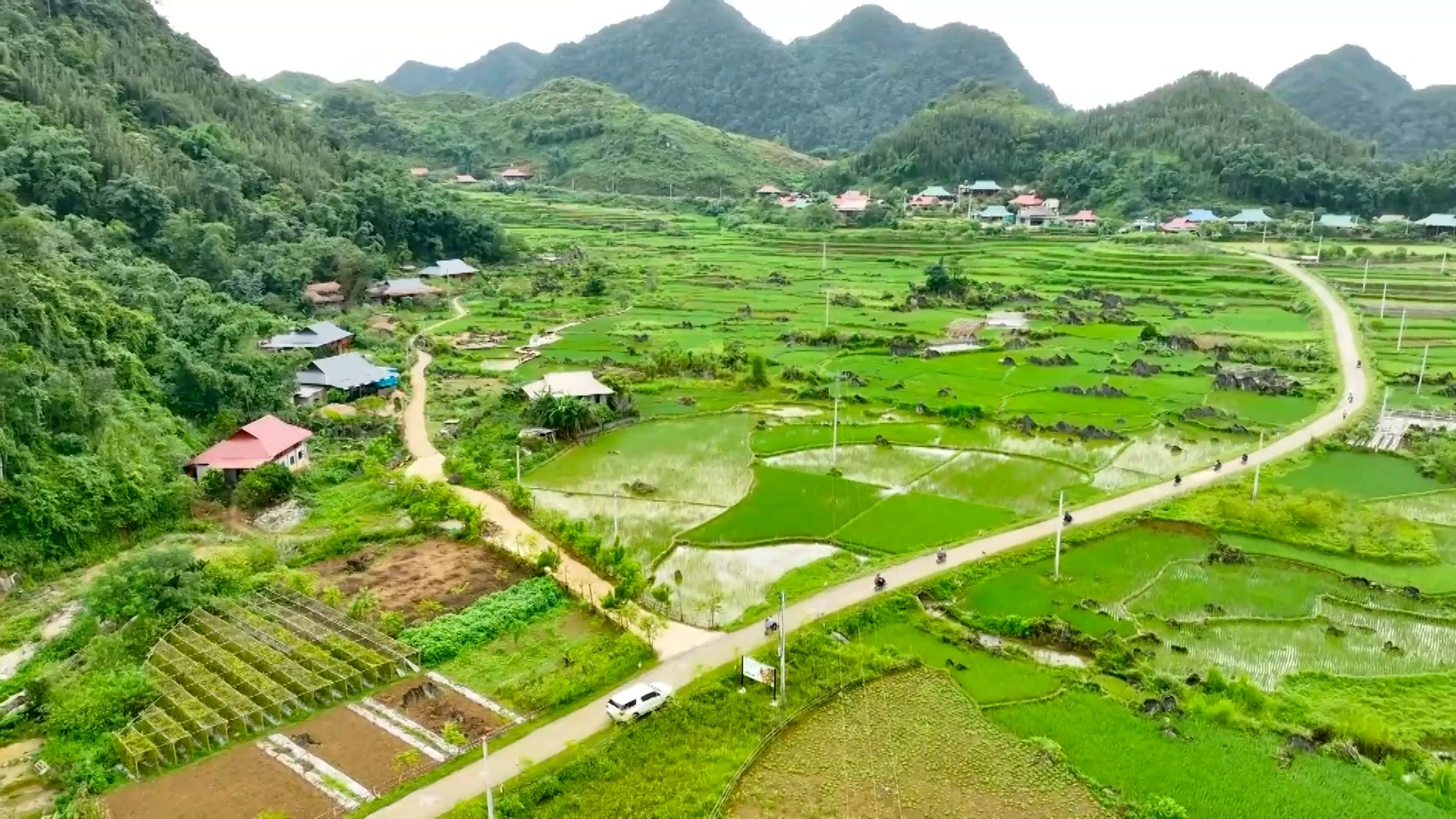 [E-Magazine] Sắc màu mới trên Son - Bá - Mười